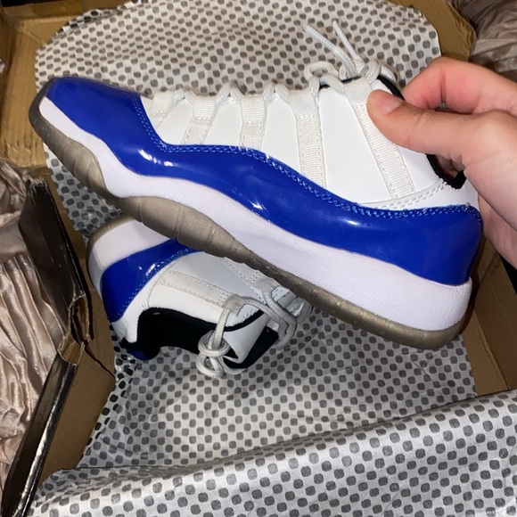 Air Jordan 11 Low WMNS Concord - Picture 2 of 6
